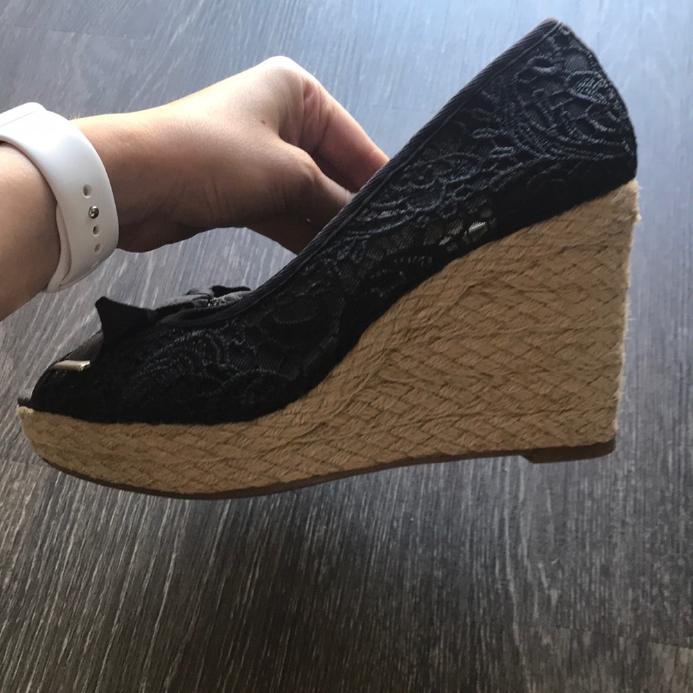 SOLD ✨ Kelly & Katie Wedge Lace Peep Toe Bow Sandal Heel - Picture 3 of 12